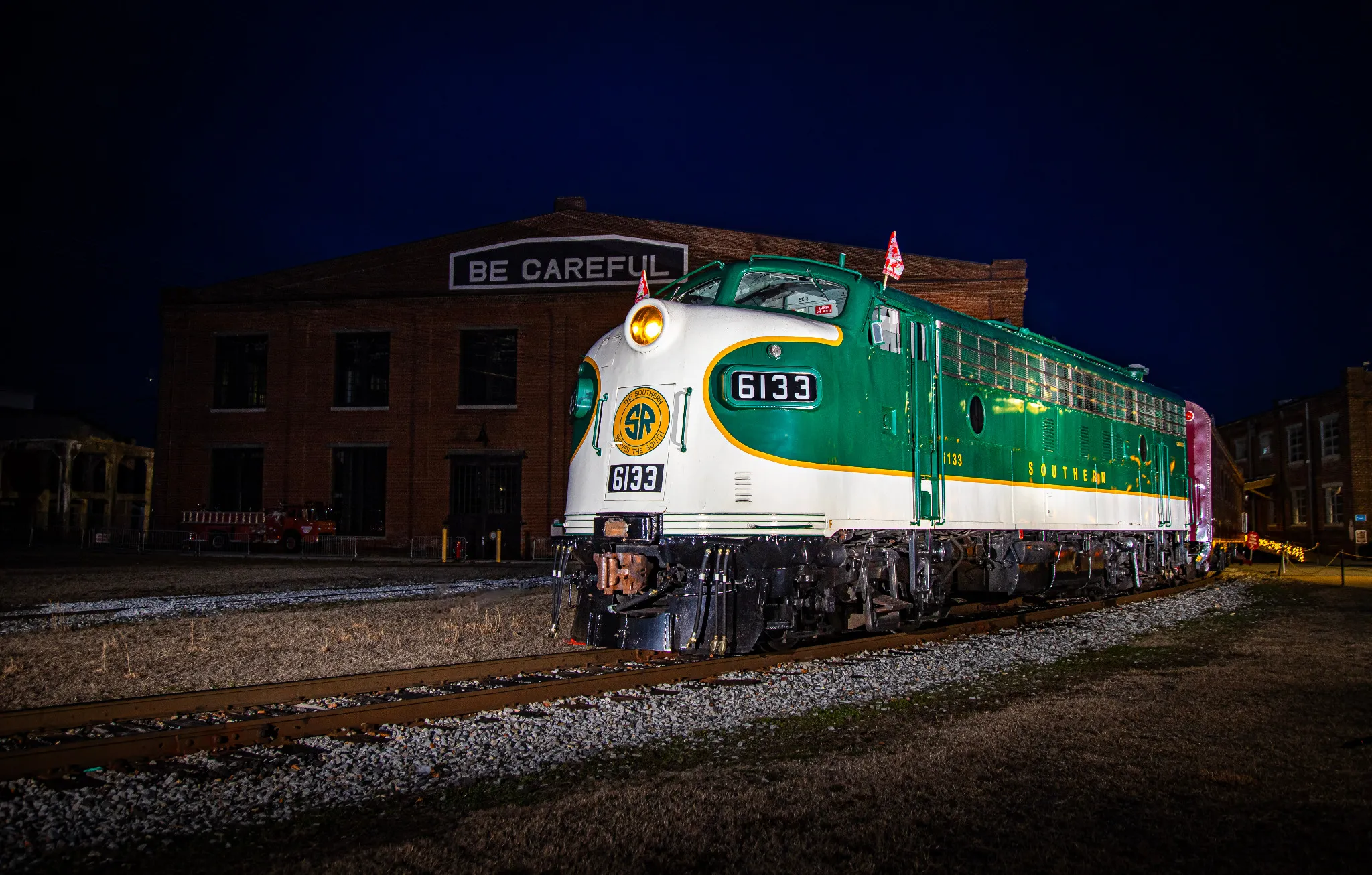 Southern_Railway_6133_Night_Image